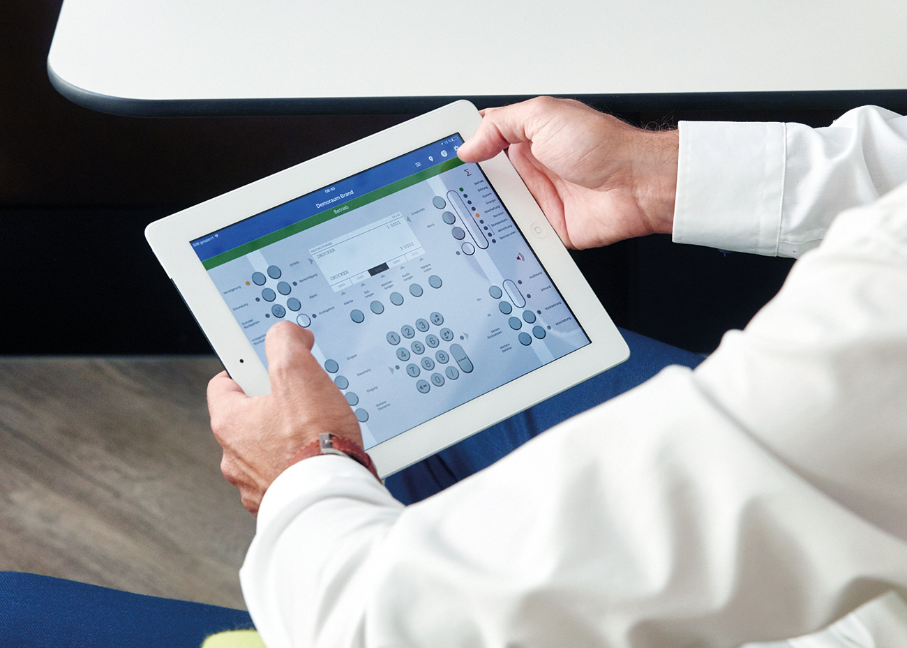 Be informed at all times and react quickly. With remote access, you can monitor your systems on the move or conveniently from your workplace. This way you always know about the status of the fire alarm system without having to be on-site yourself.