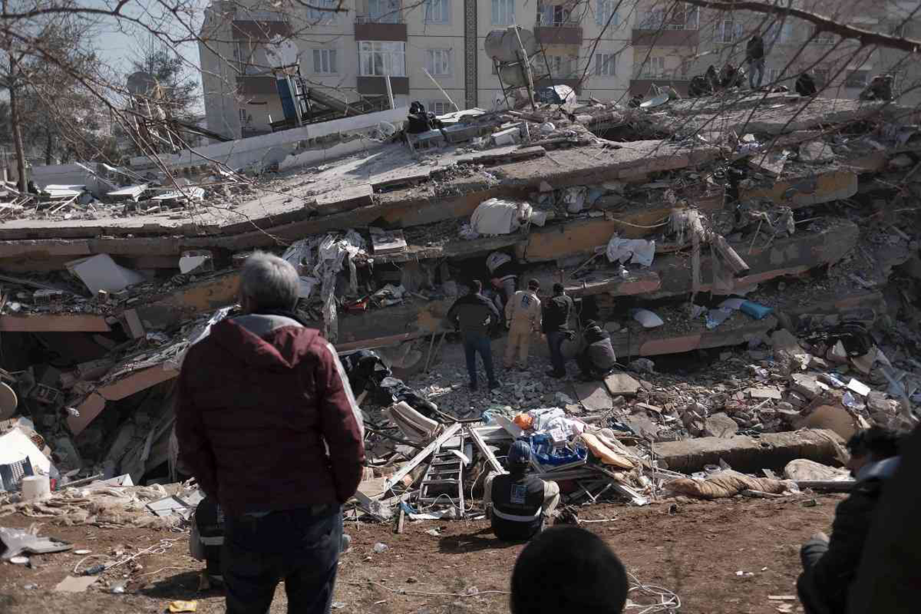 Figure 1: Pancake collapse in Turkey earthquake rescue operation. (Credit: The Japan News)